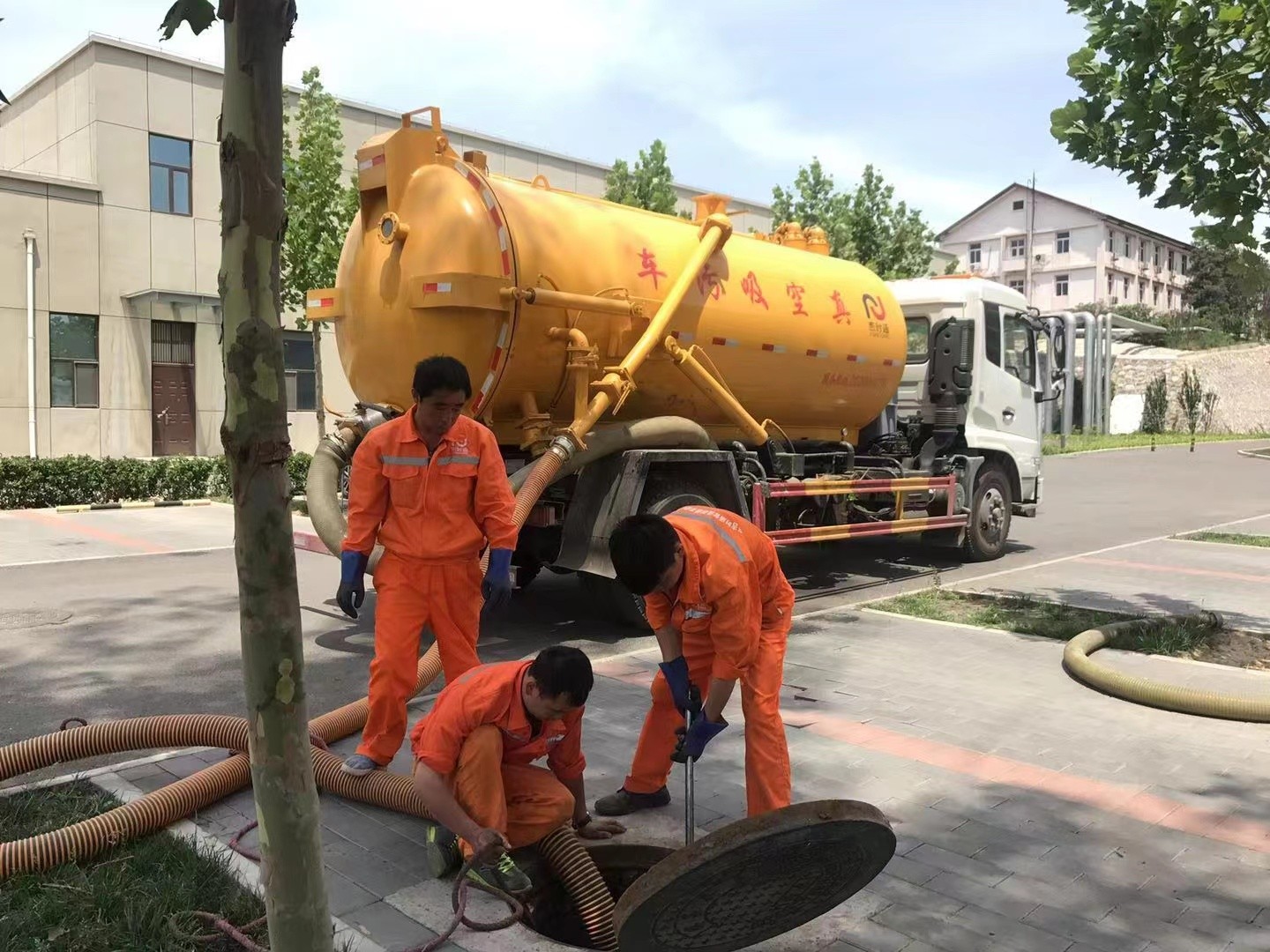 黄龙化粪池清理与5-8吨吸粪车施工效率分析